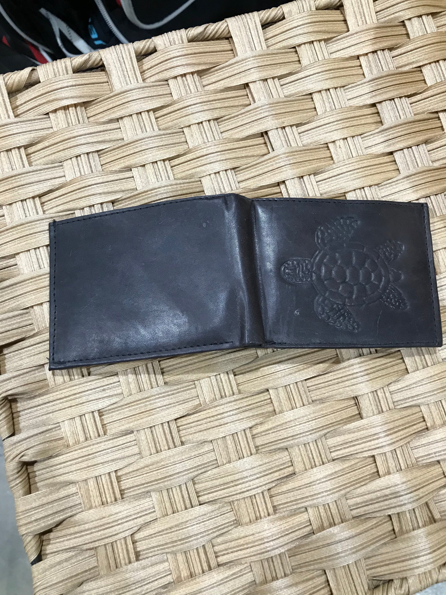 Leather Wallet with Turtle pattern