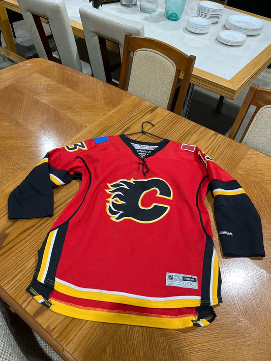 Calgary Flames Hockey Jersey Youth Size L/XL CCM Red NHL Flaws R