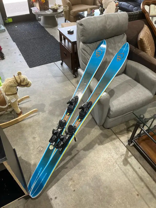 Salomon Skis 176cm