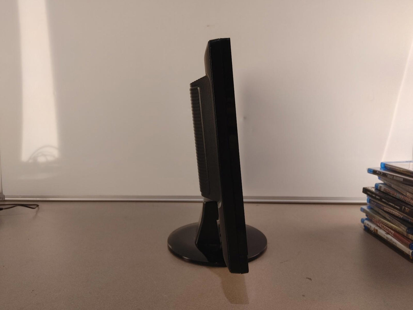 GOOD CONDITION AOC 917Sw 20 inch 16:10 LCD Monitor Black VGA Only