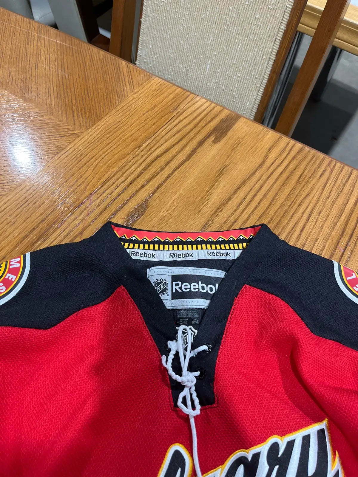 Calgary Flames Hockey Jersey Youth Size L/XL CCM Red NHL Flaws R