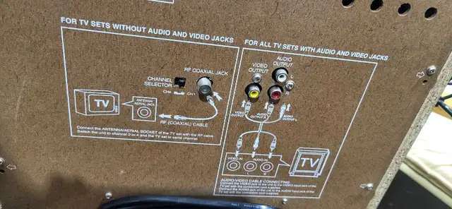 Venturer Karaoke Machine with 2 Mics - Power tested