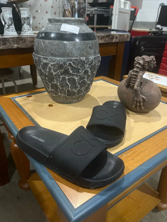 Calvin Klein slides women’s US9
