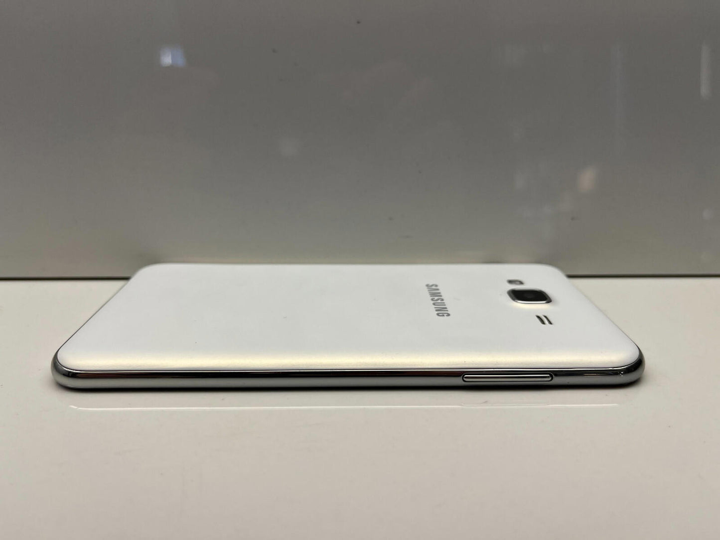 Samsung Galaxy J7 16GB White SM-J700T UD FOR PARTS