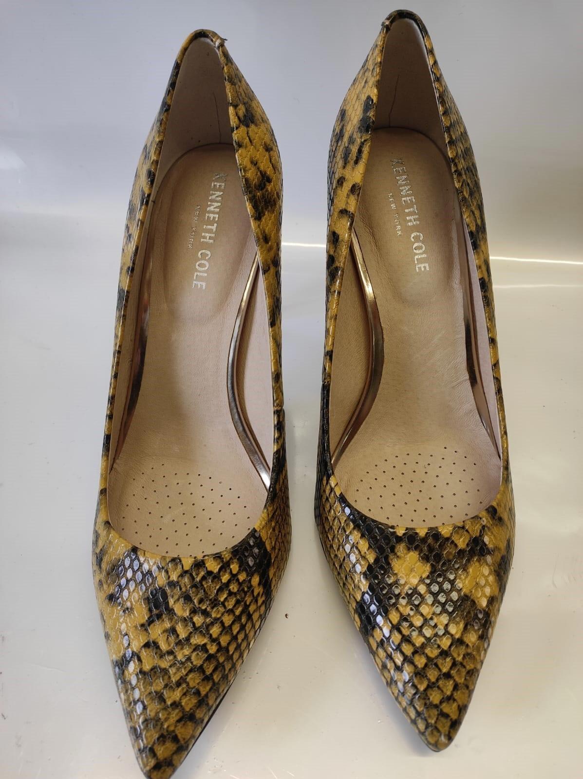 Kenneth Cole Women's Size 8.5 M Riley Yellow Black Faux Snakeskin Snake Heels
