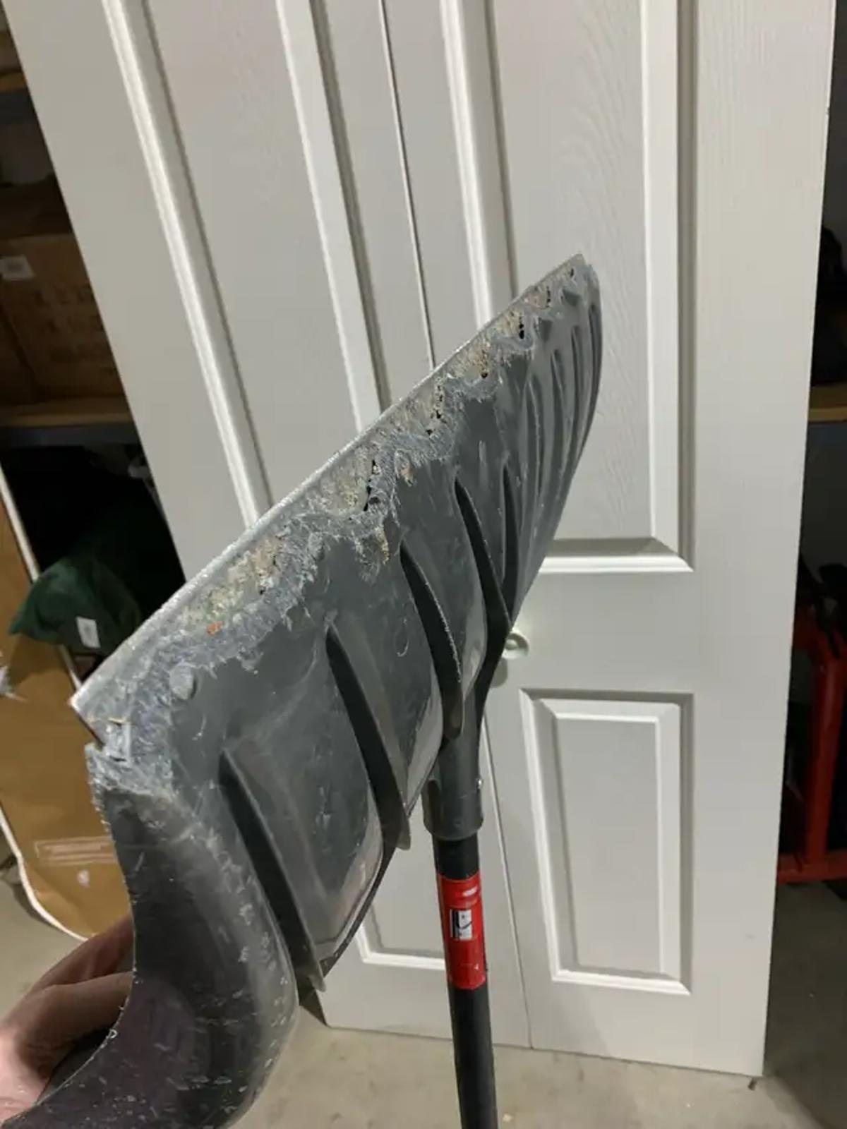 Suncast Steelcore Pusher