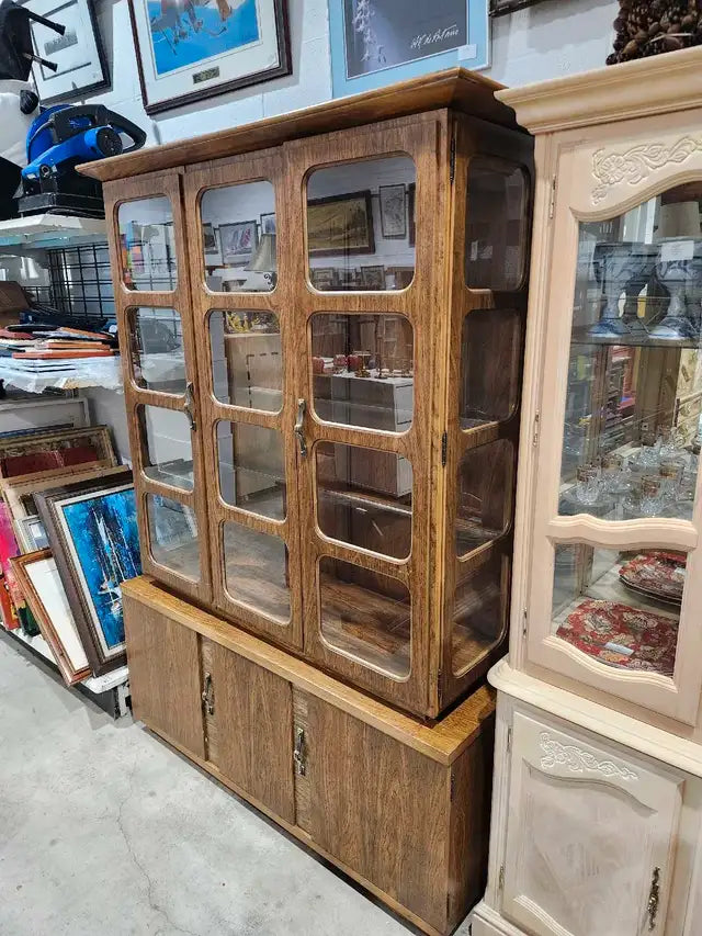 Sklar Peppler Furniture Vintage China Cabinet