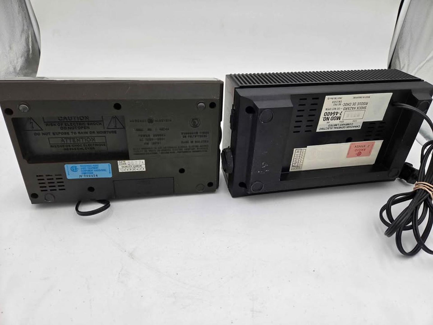 2 Vintage GE General Electric FM AM Digital Clock Radios 7-4624