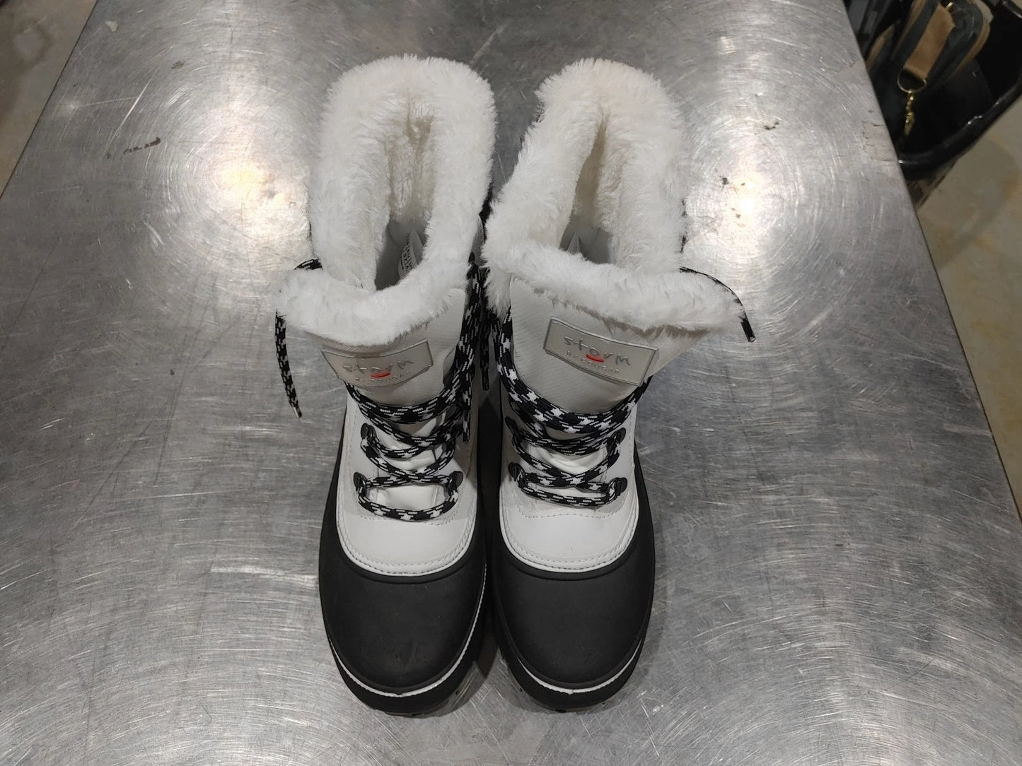 Brand New Storm by Cougar Womens winter boots size 7 White/Black