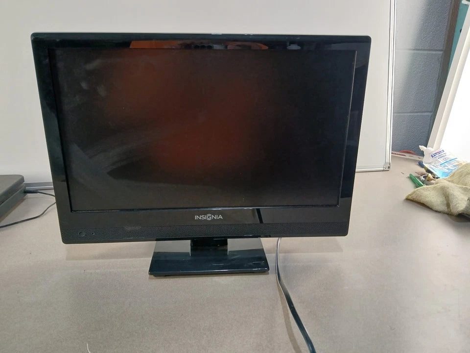 GOOD CONDITION INSIGNIA NS-19E320A13 Small Form LCD 19 Inch TV/Monitor