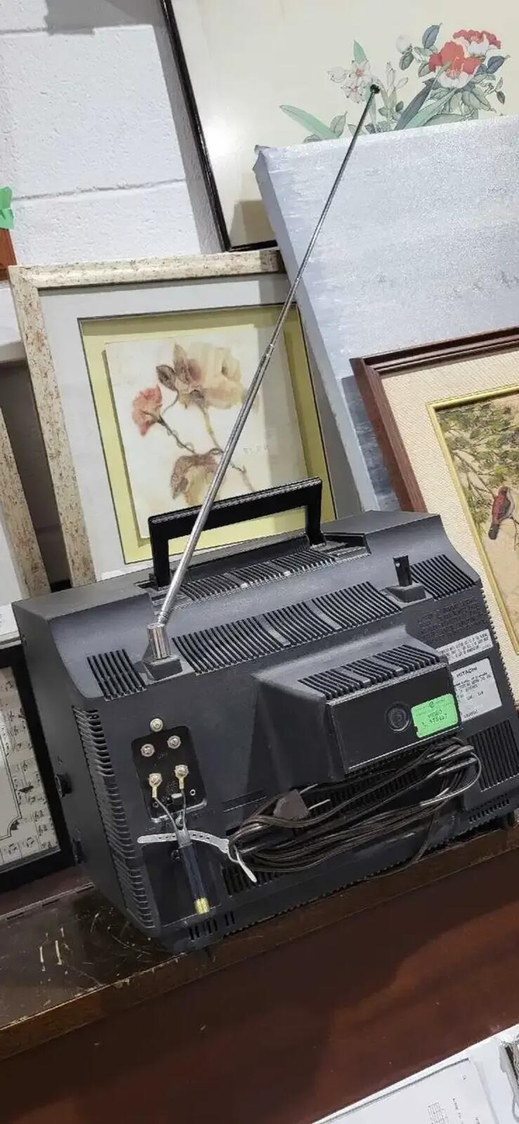 Hitachi P-06 IC Transistor Television 12"