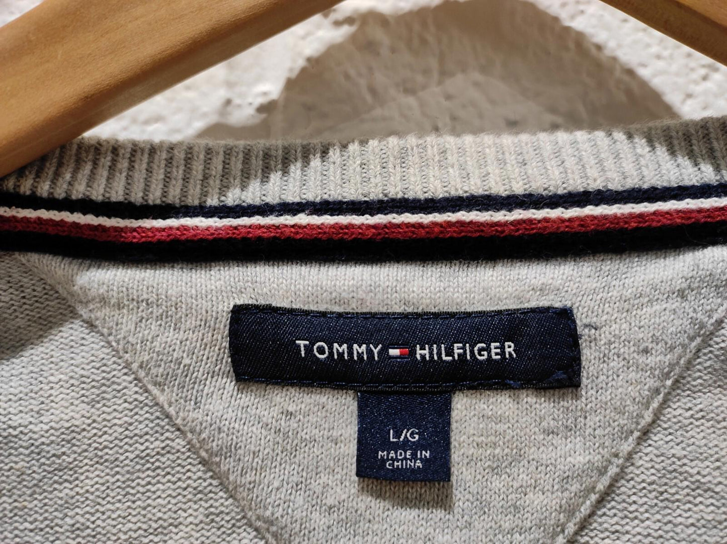Men’s LARGE - Tommy Hilfiger Grey V-Neck Sweater Pullover Jumper