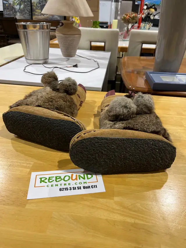 Manitobah suede Boots Size 8