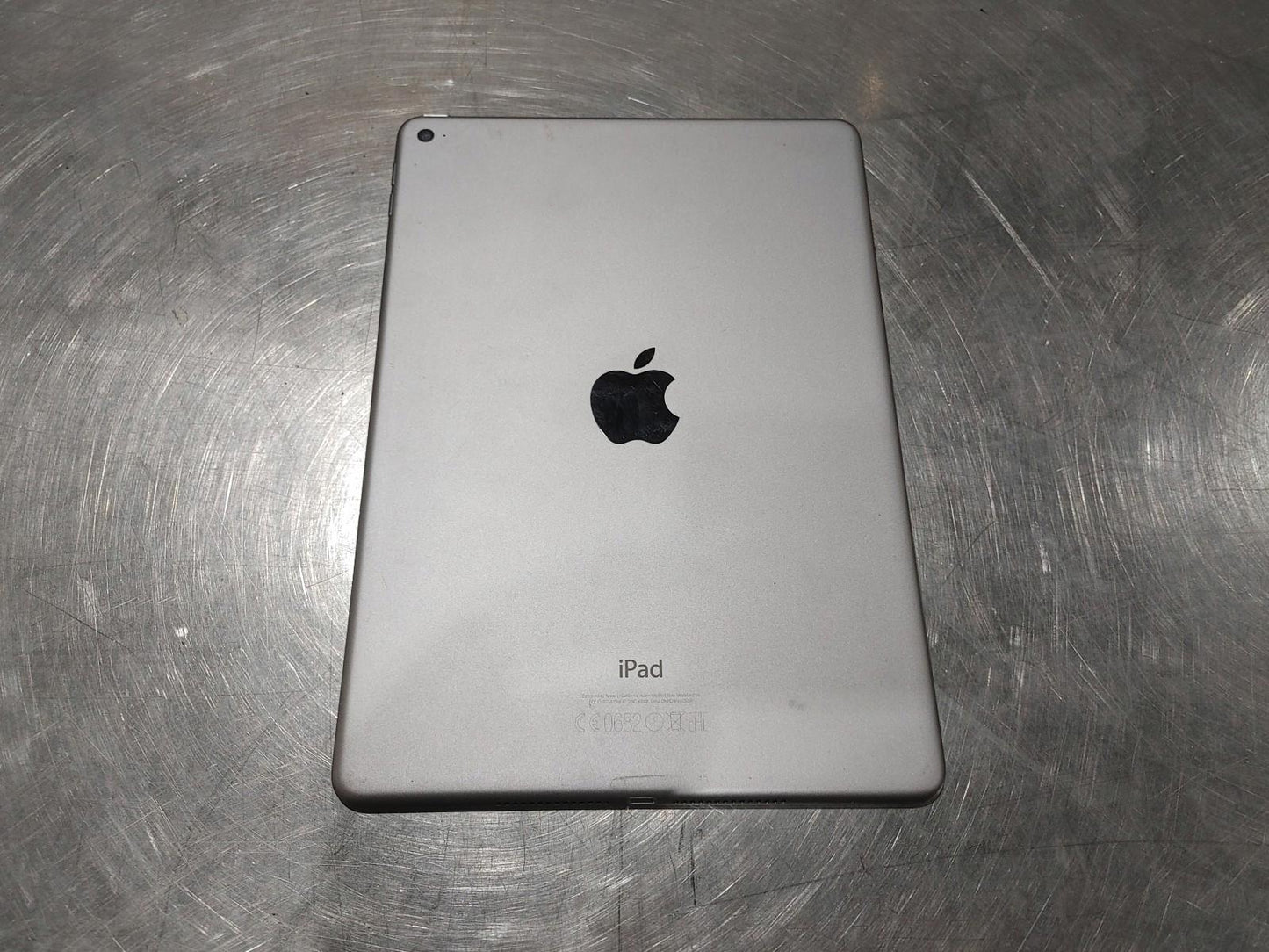 EXCELLENT CONDITION iPad Air 2 Space Grey 1C L0ck - For Parts or Repair