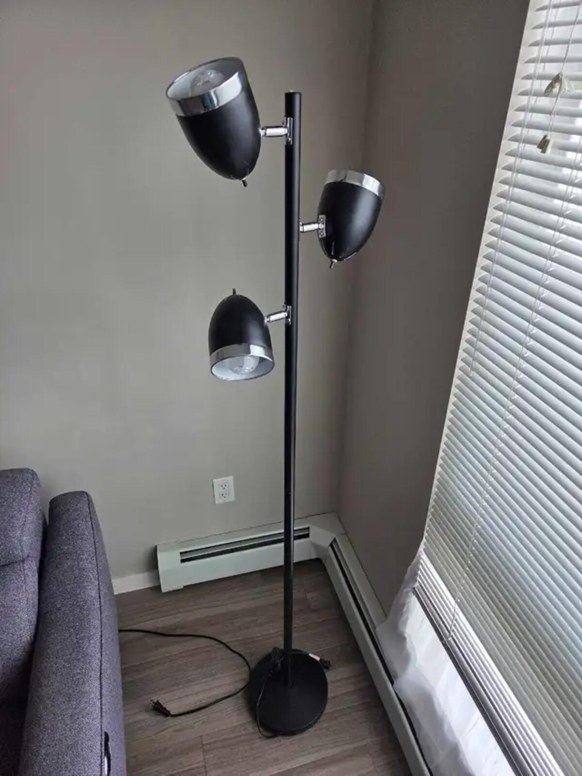 Black Metal 3-Light Tree Floor Lamp