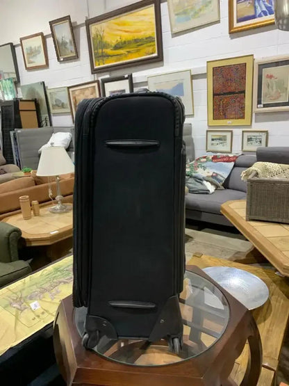 Medium Renwick Spinner Suitcase