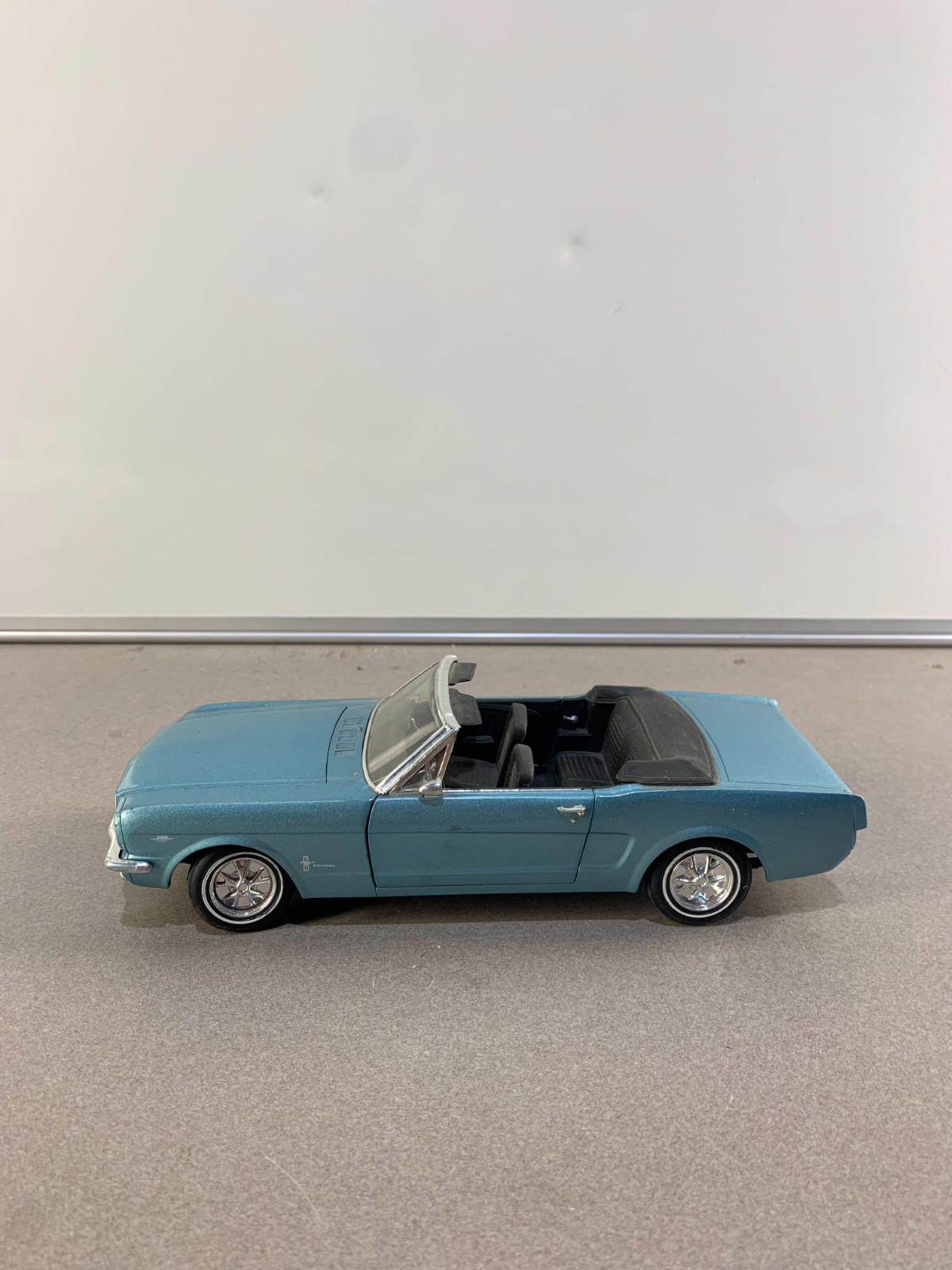 8832-F1 Ford Mustang 1965 Cabriolet Bleu Arcadien Revell 1/18