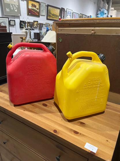 Set of 2 Jerry cans