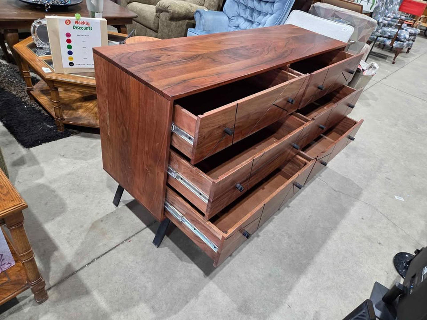 Modern Wood 6-Drawer Dresser - Geometric Design