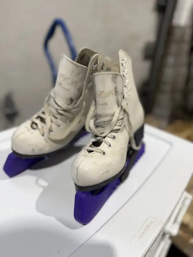 CCM Figure Skates (Size 1)