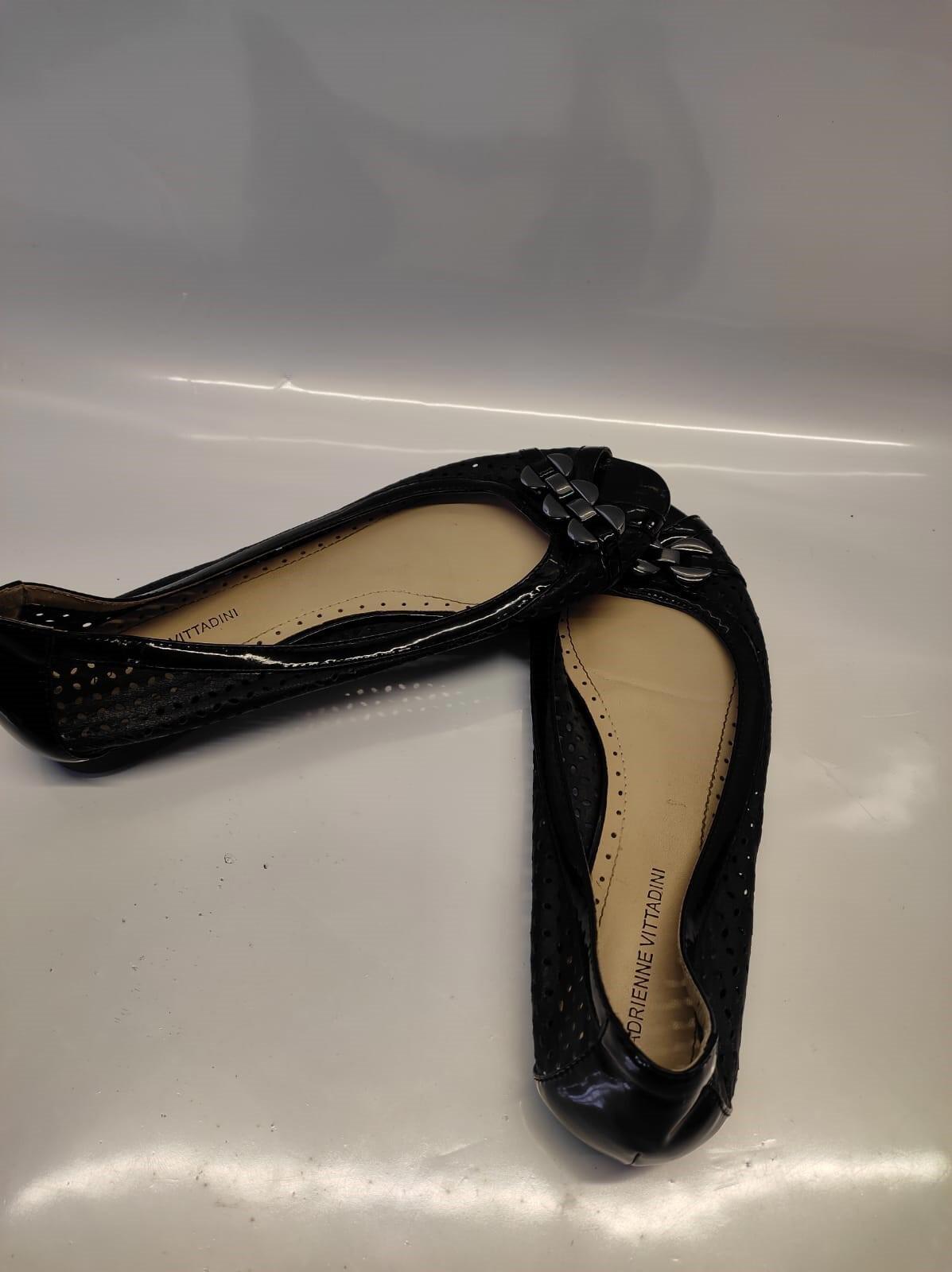 Chaussures plates à enfiler Adrienne Vittadini noires pour femme, pointure 39 (8.5 US)