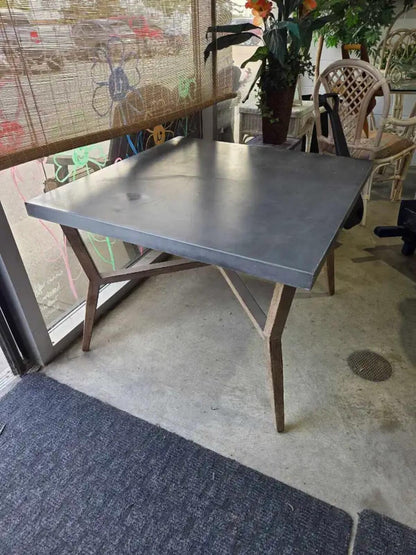 Hampton Bay Luxley Patio Table