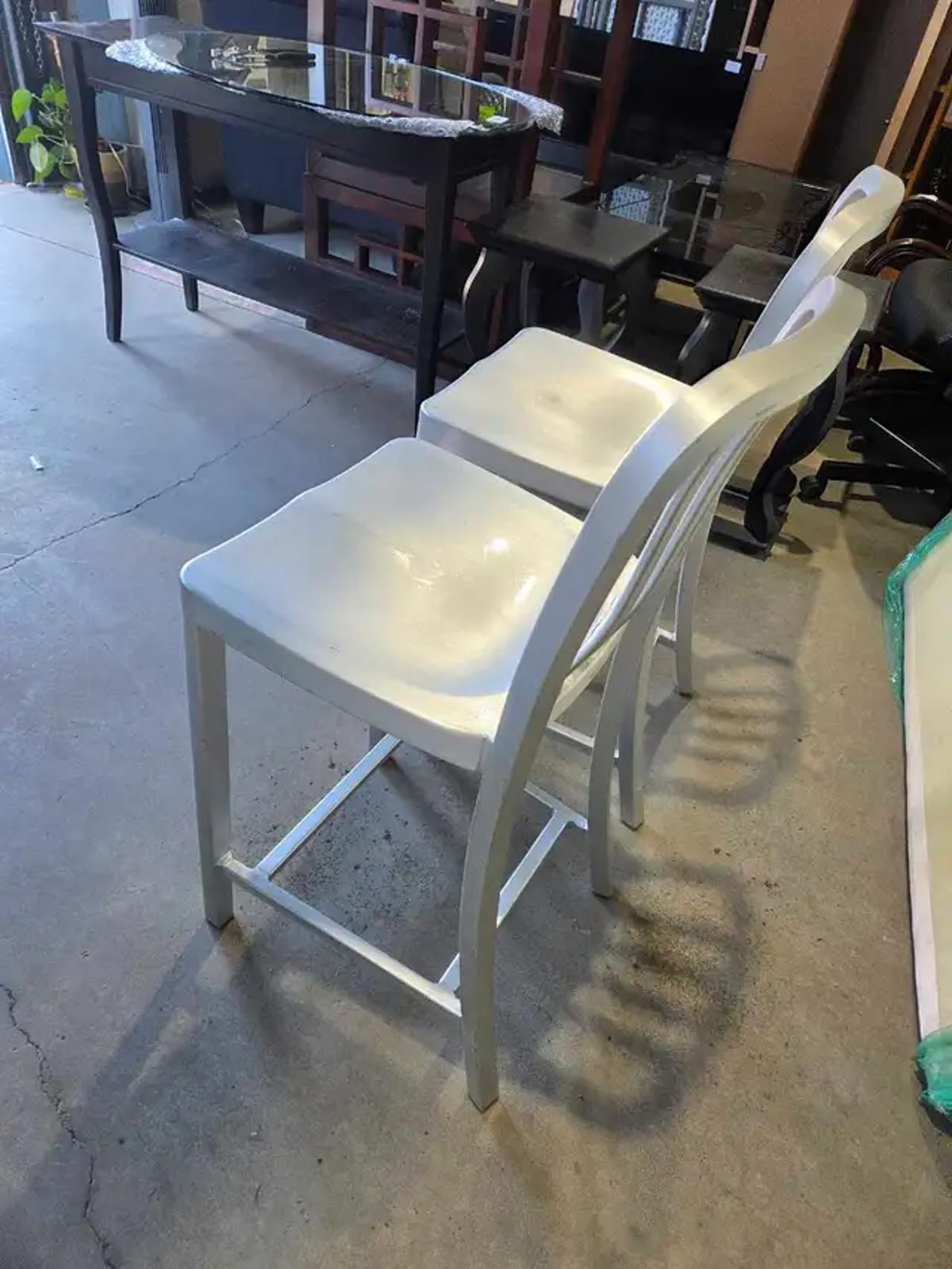 2 tabourets de bistrot en aluminium de 24 po