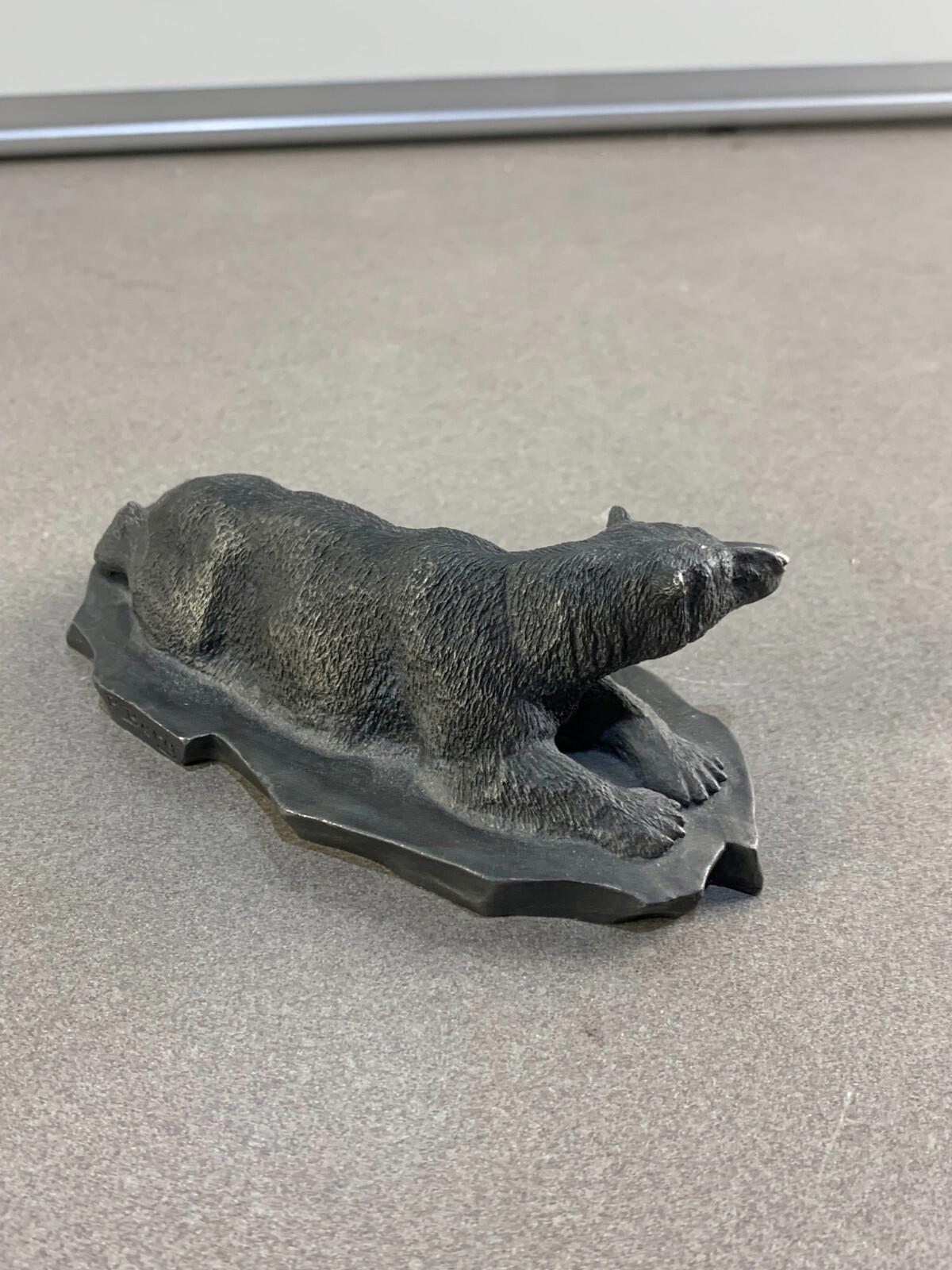 Fine Pewter L’Ours polaire par Franklin Mint, signé par l’artiste R. Berg