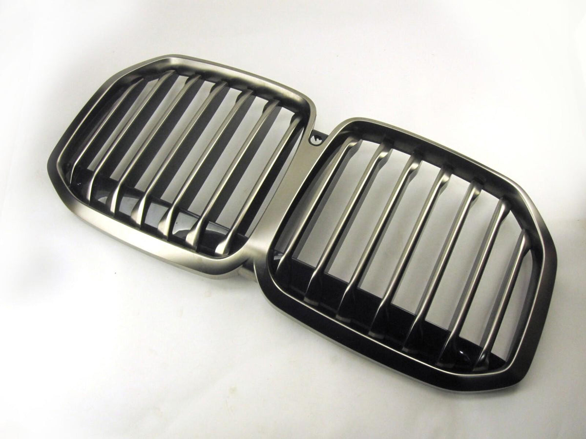Genuine BMW X7 (GO7) SUV Front Grille Silver 51138745730, 2019-2021 Good Cond.