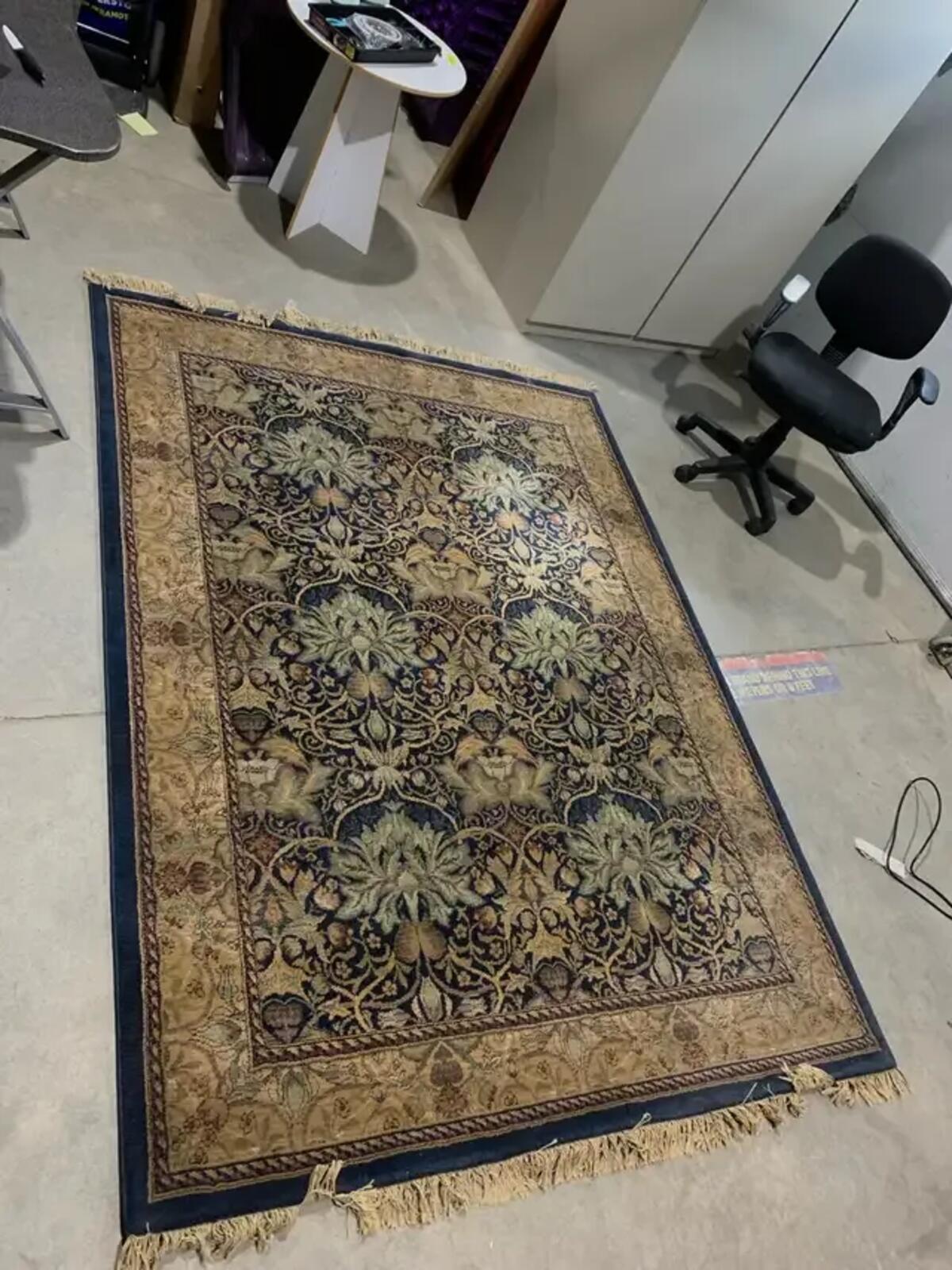 Dark Toned Floral Area Rug 5x7