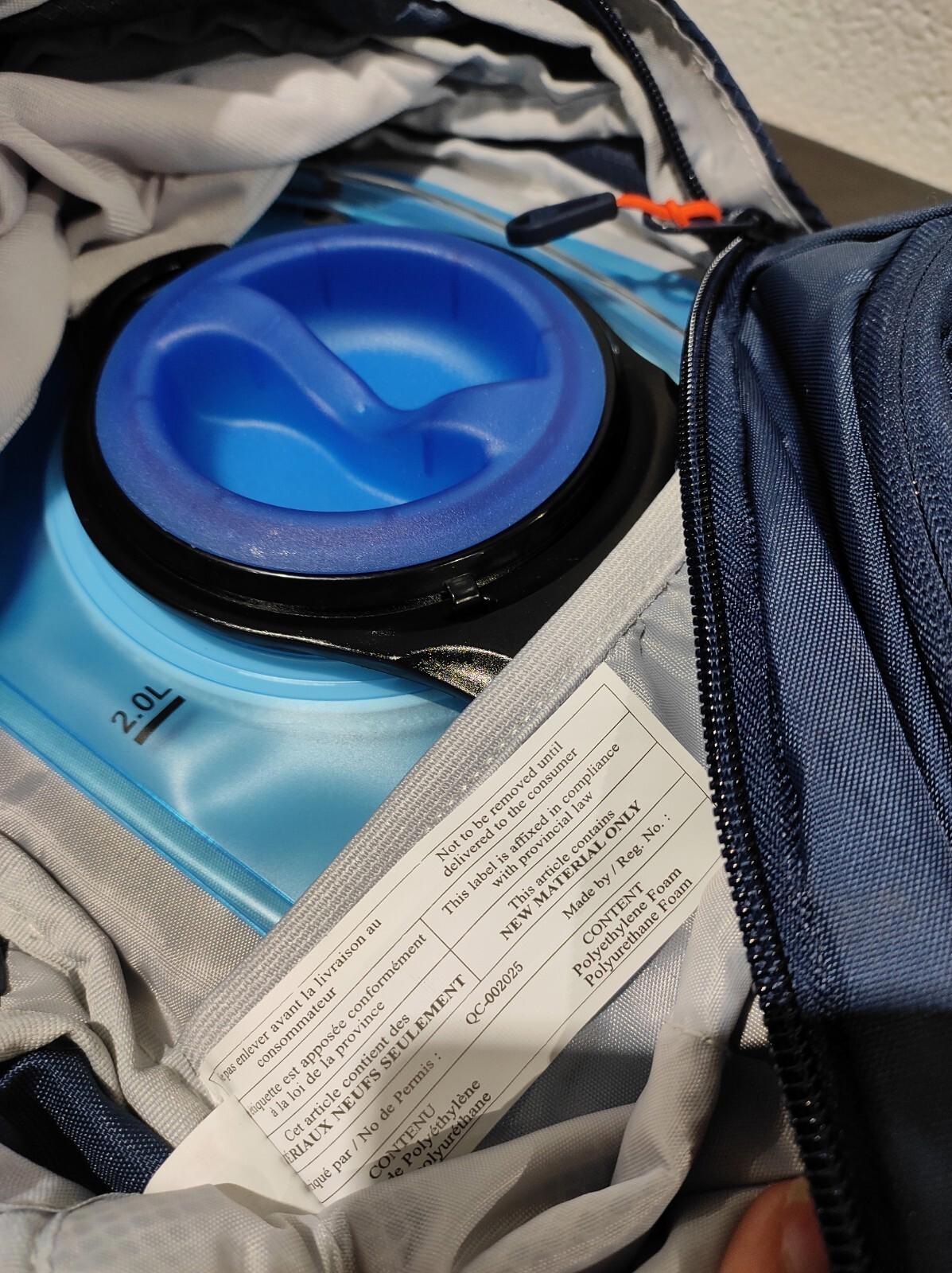Sac d’hydratation Skechers Sport neuf, avec réservoir de 2 L.
