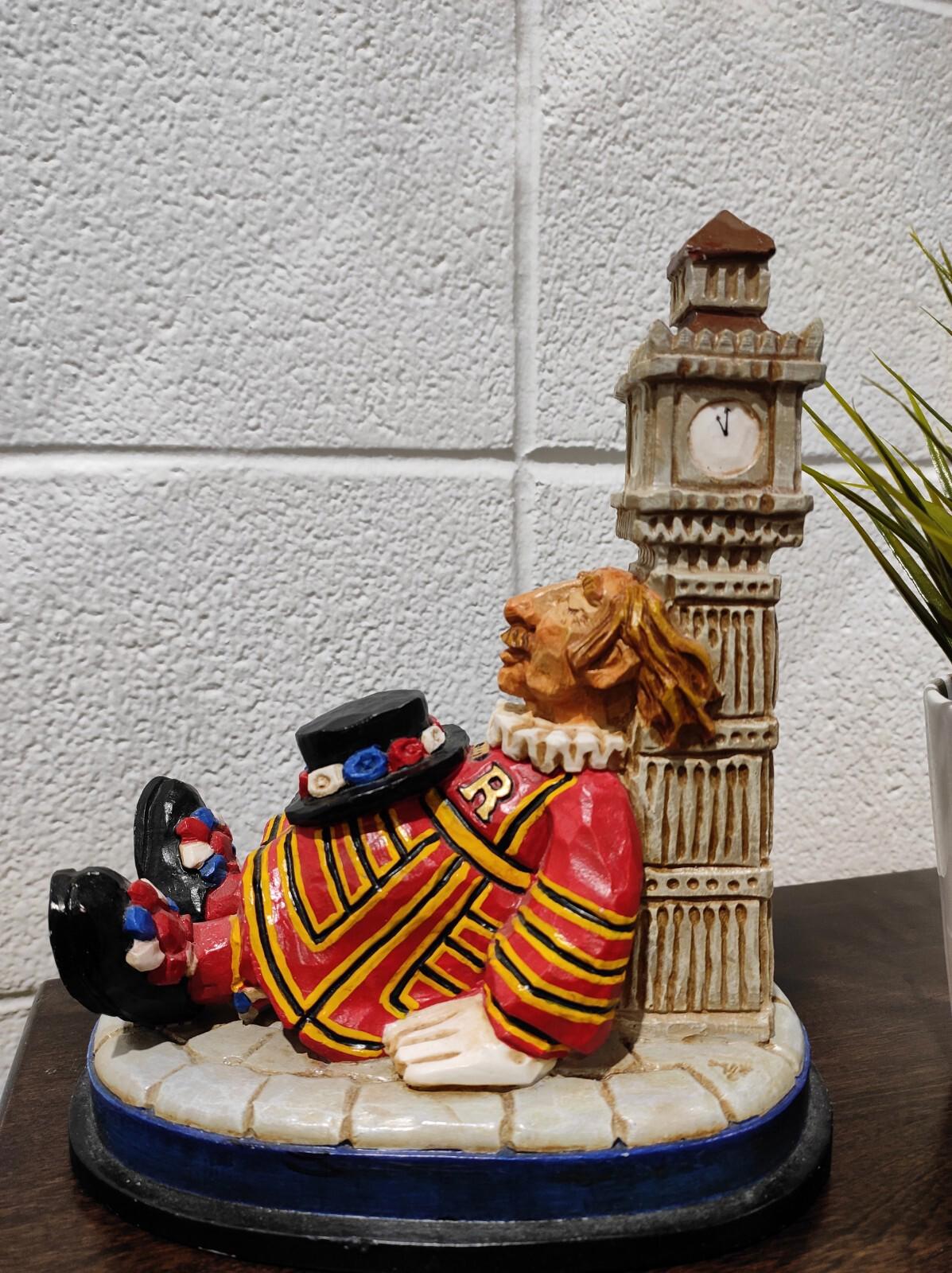 Figurine David Frykman English Collection BEEFEATER NAPPING Big Ben 8,75 po H