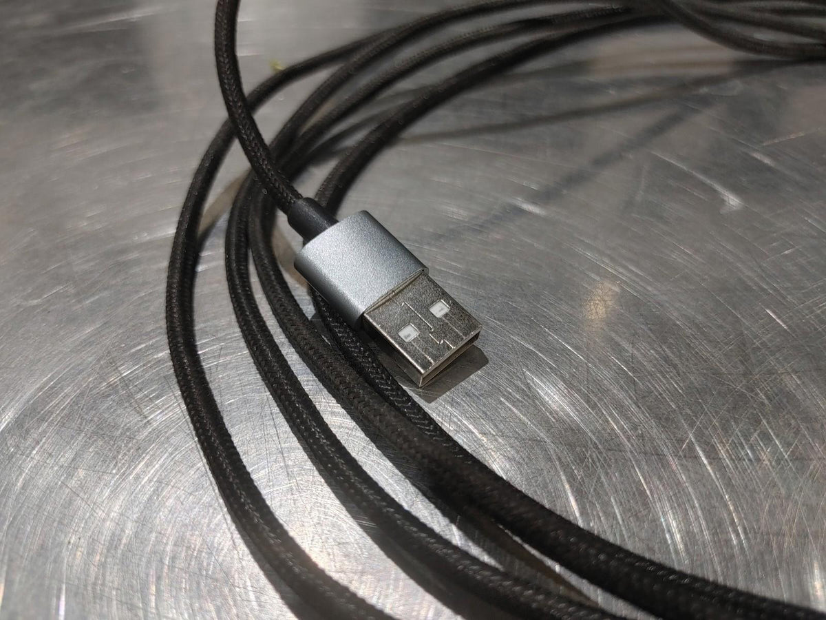 EXCELLENT ÉTAT Câble USB-C vers USB-A 10 pi Tressé Noir/Argent pour PC Mac