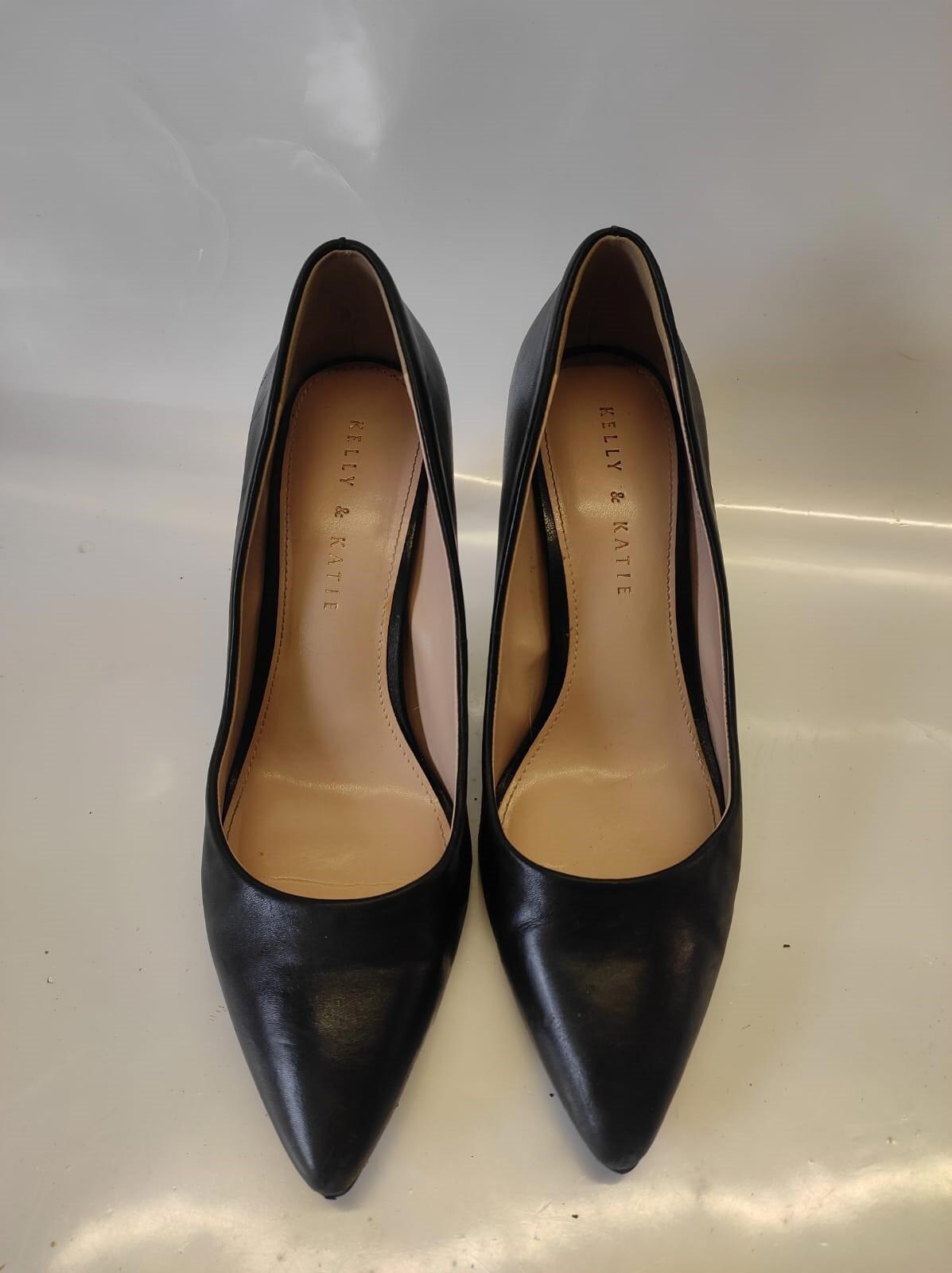 Kelly & Katie Black Pointy Toe High heels Size: 7 1/2M