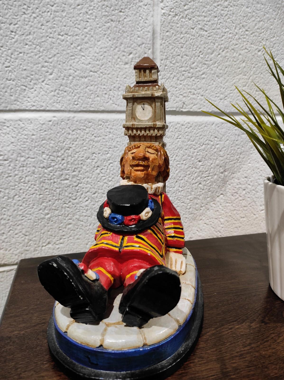 Figurine David Frykman English Collection BEEFEATER NAPPING Big Ben 8,75 po H