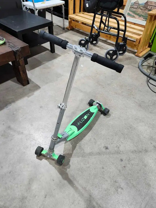 Fuzion Electron 4-Wheel Trick Scooter