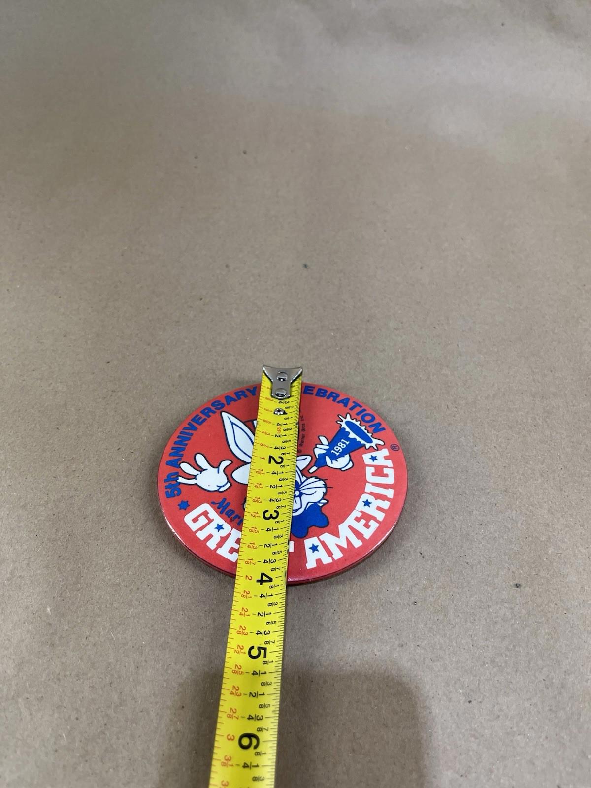 RARE VTG 1975 MARRIOTT'S GREAT AMERICA Bugs Bunny Pin Button 3" Warner Bros. Inc
