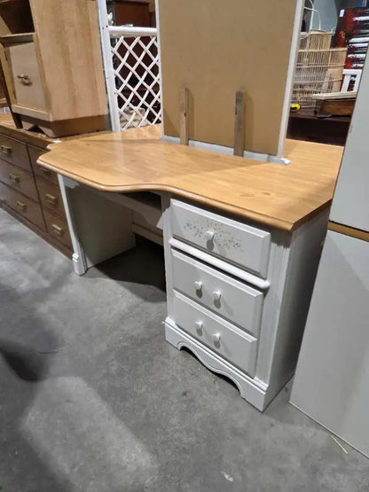 Charming Oak 3-Piece Bedroom Set