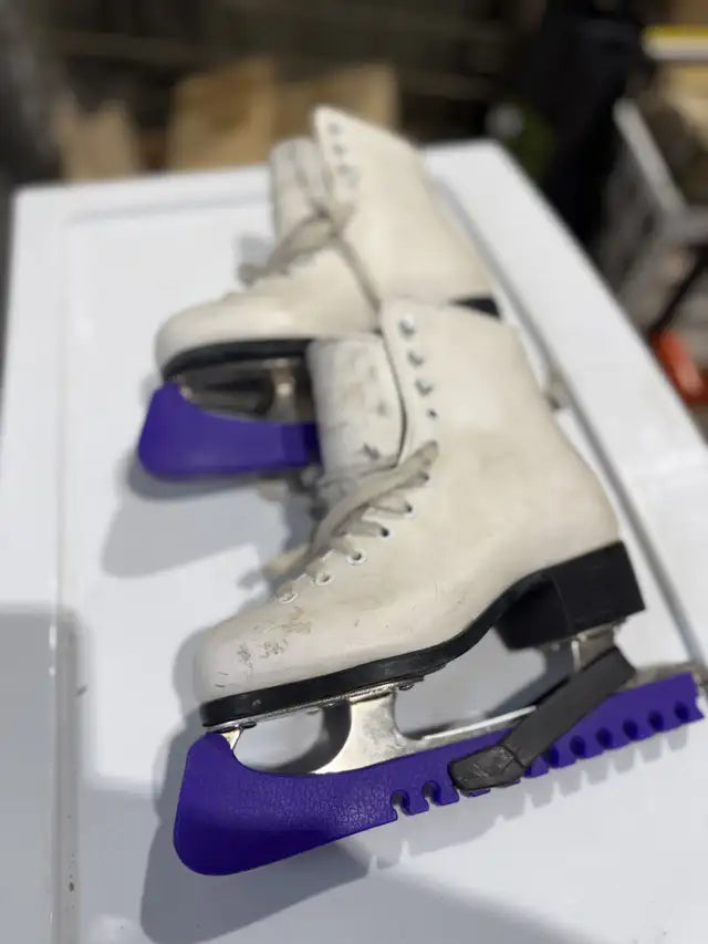 CCM Figure Skates (Size 1)