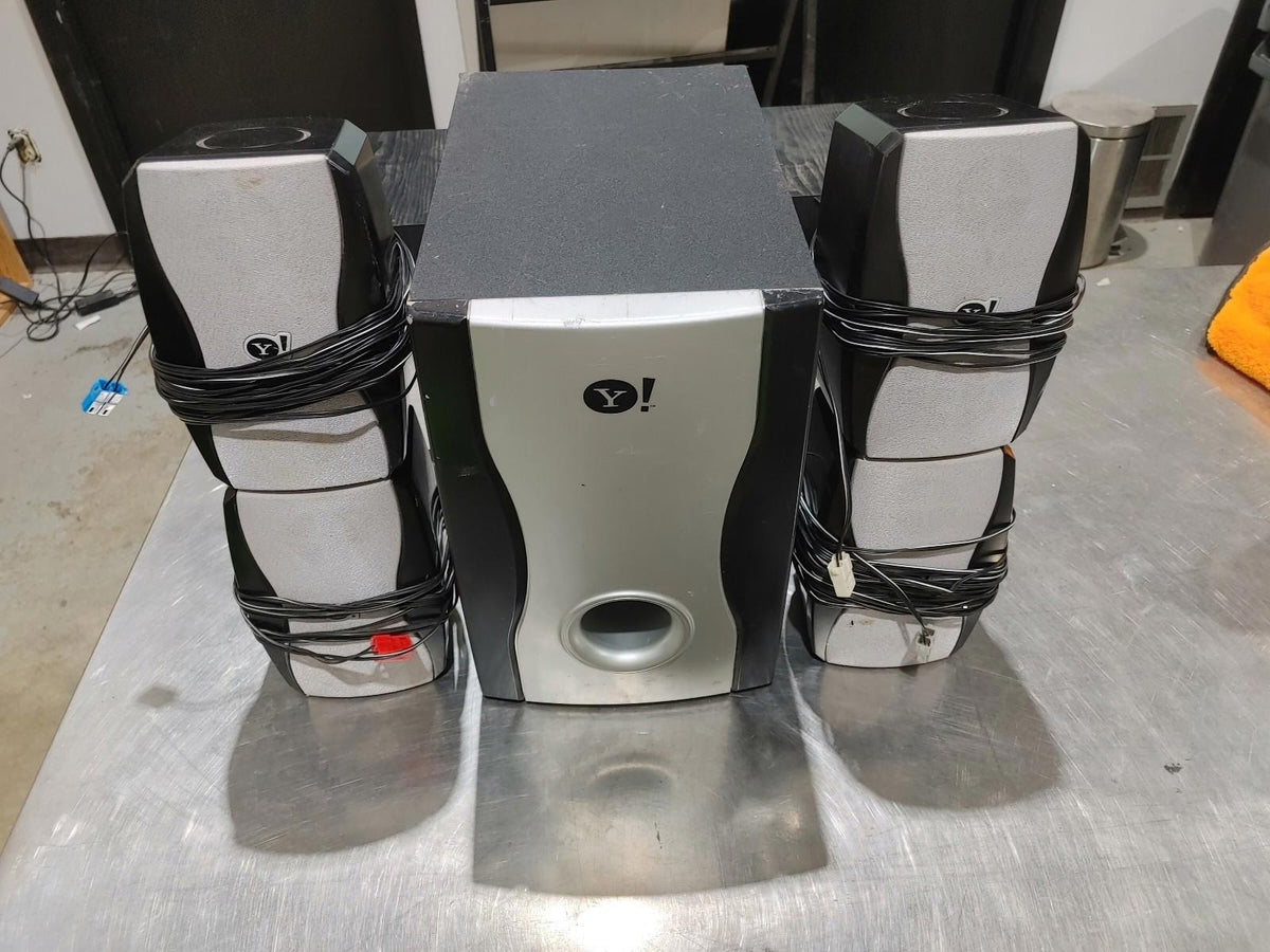 Yahoo! Système de son surround 5 pièces avec câbles d'enceintes NON TESTÉ - État correct