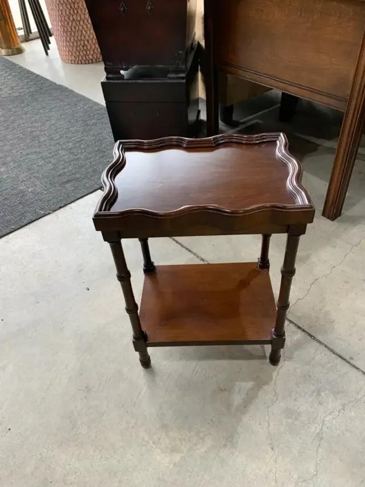 Mini Hagerstown MD Table with faux bamboo legs