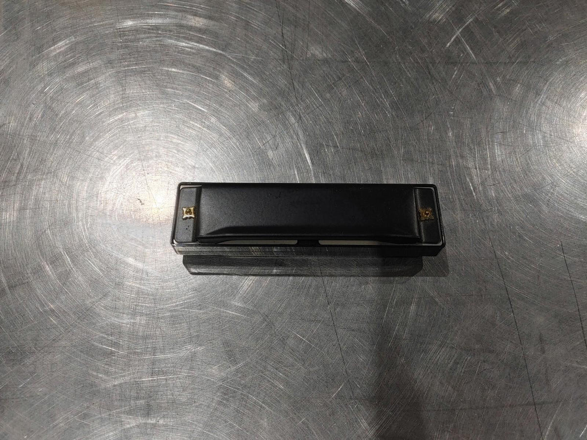 Bon état, harmonica en métal de la fondation Movember, noir, testé et fonctionnel