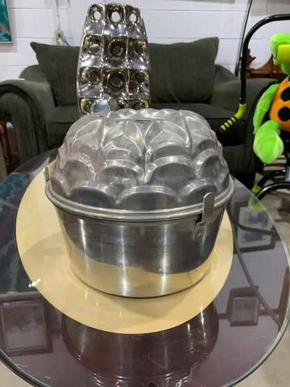 Large Vintage Bundt Pan