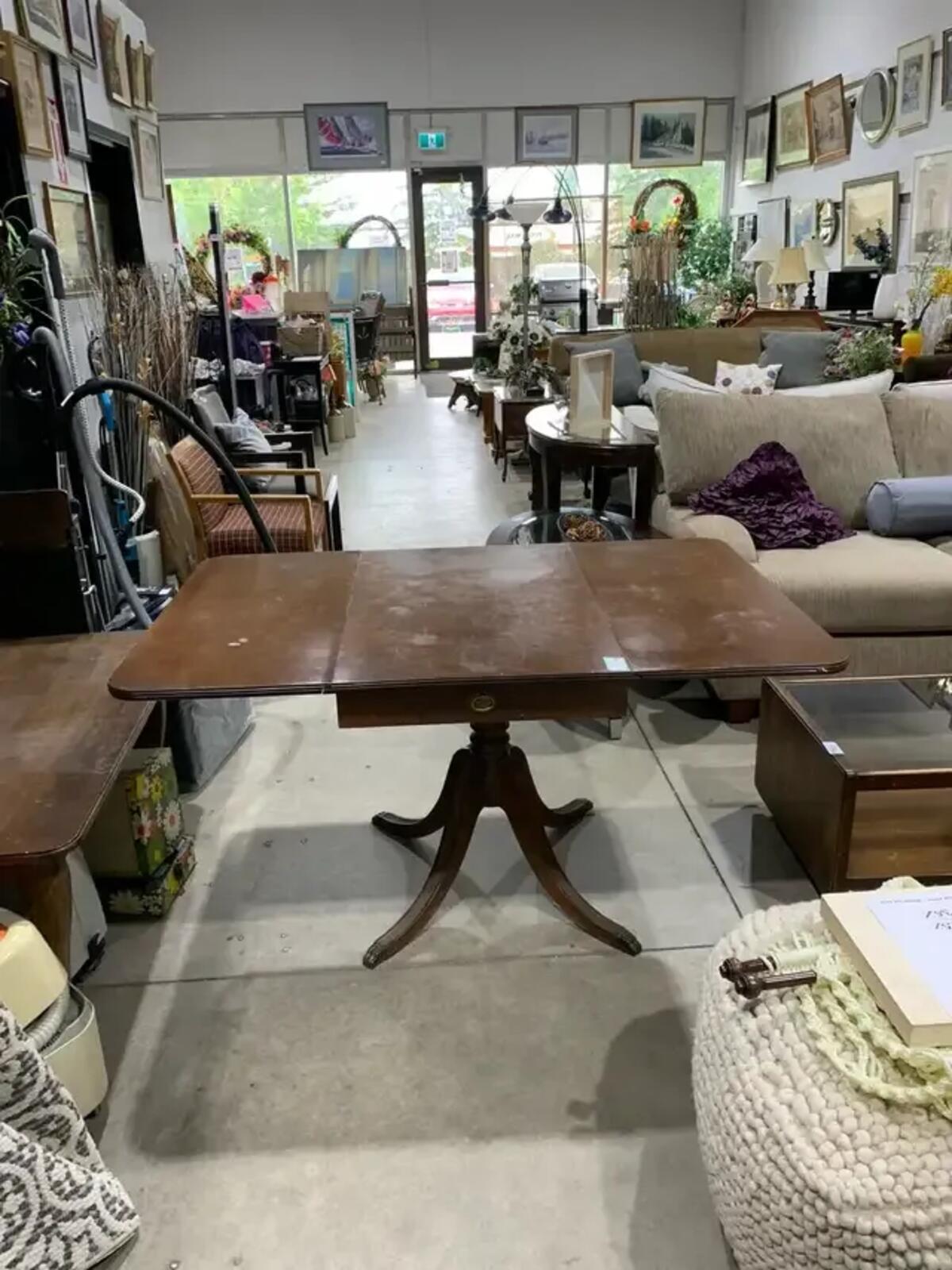 Gibbard Canadian Crafted Pedestal Table