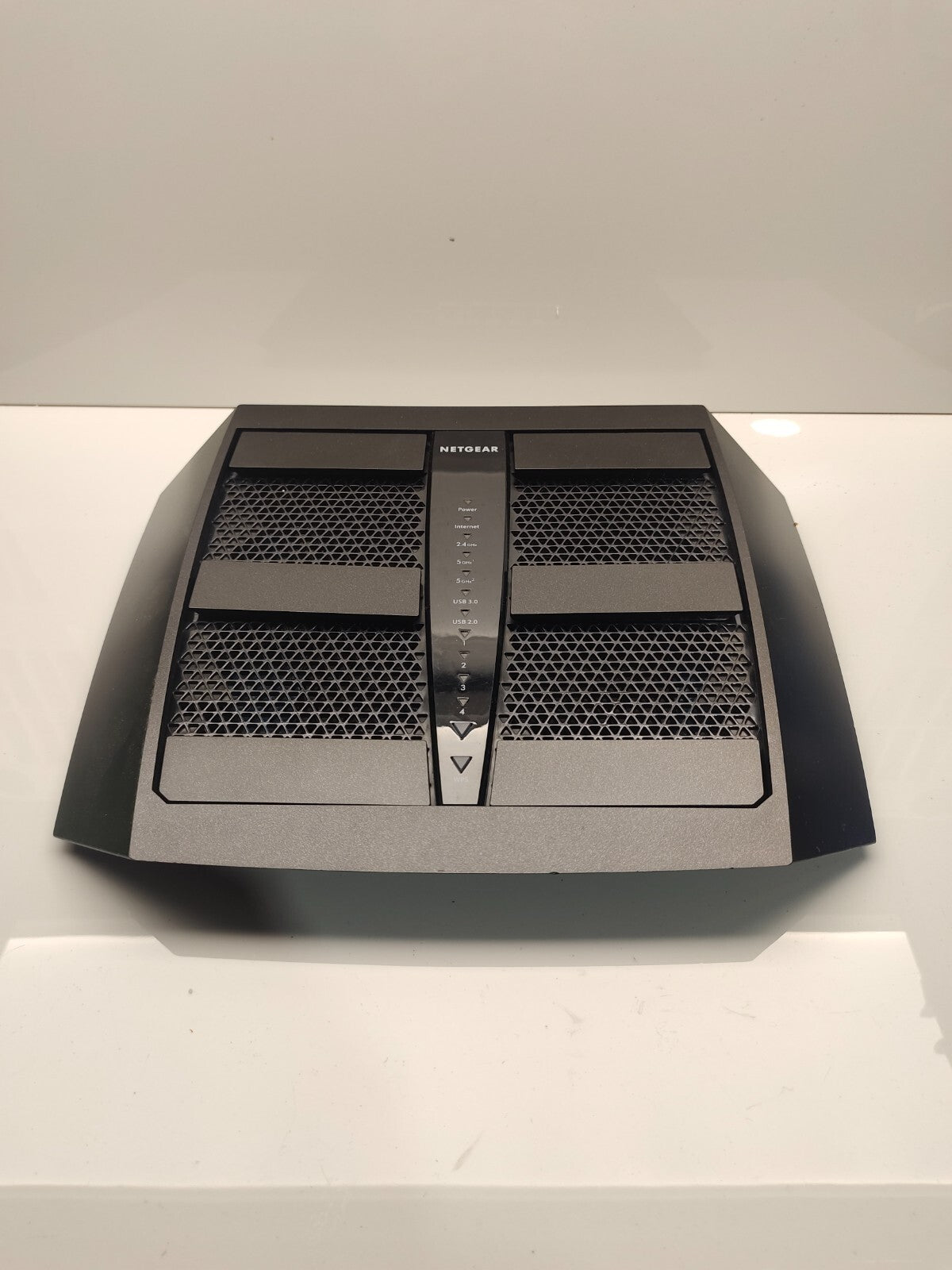 NETGEAR Nighthawk X6 AC3200 Tri-Band WiFi Router R8000-100NAS