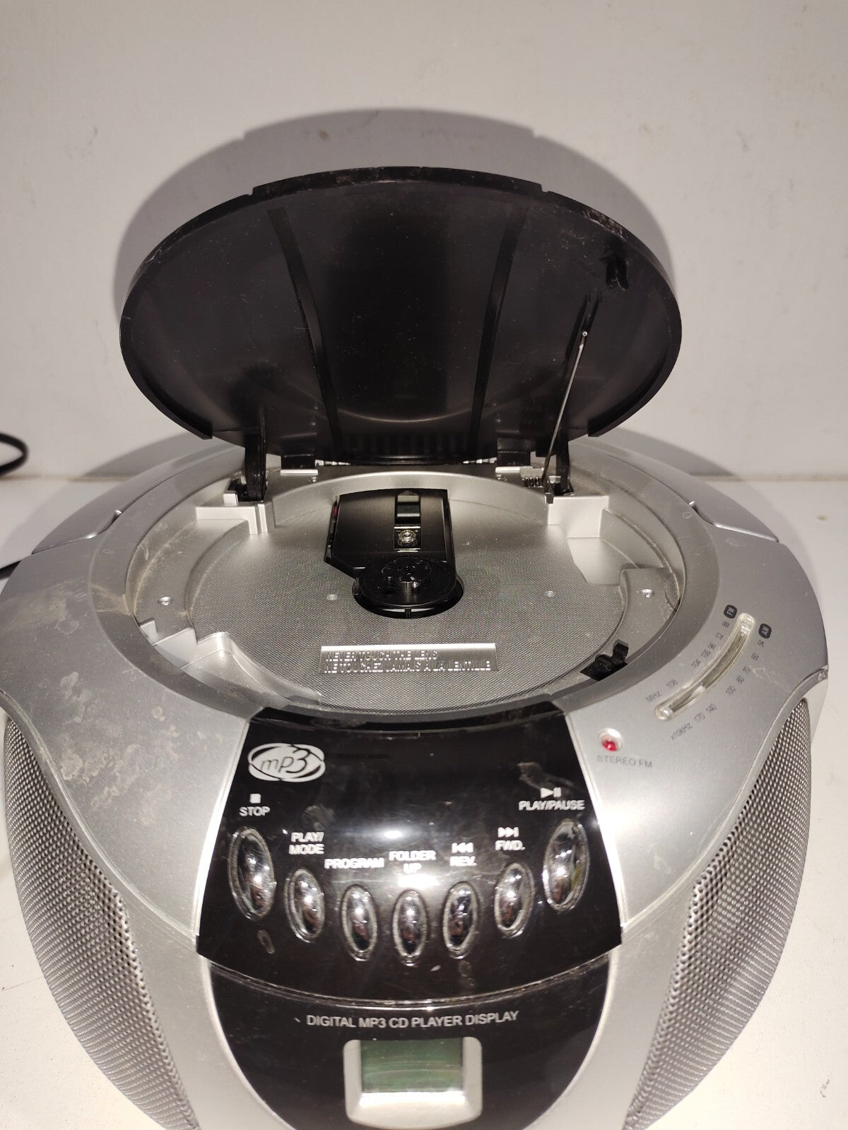 Magnasonic AM/FM Stereo Radio/CD Player - Boombox