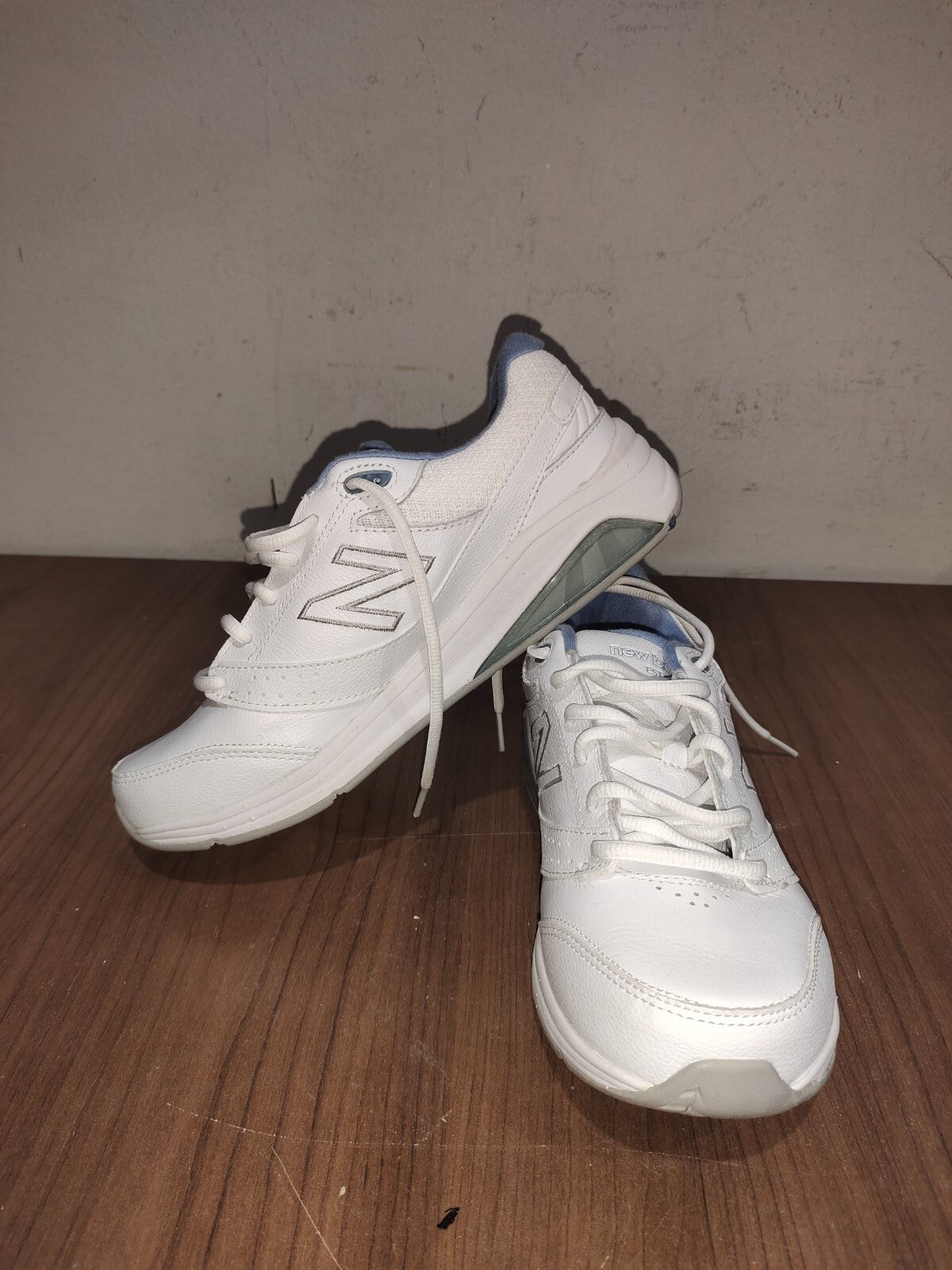 New Balance Womens 928 White Blue Walking Sneakers Shoes - Size US - 8