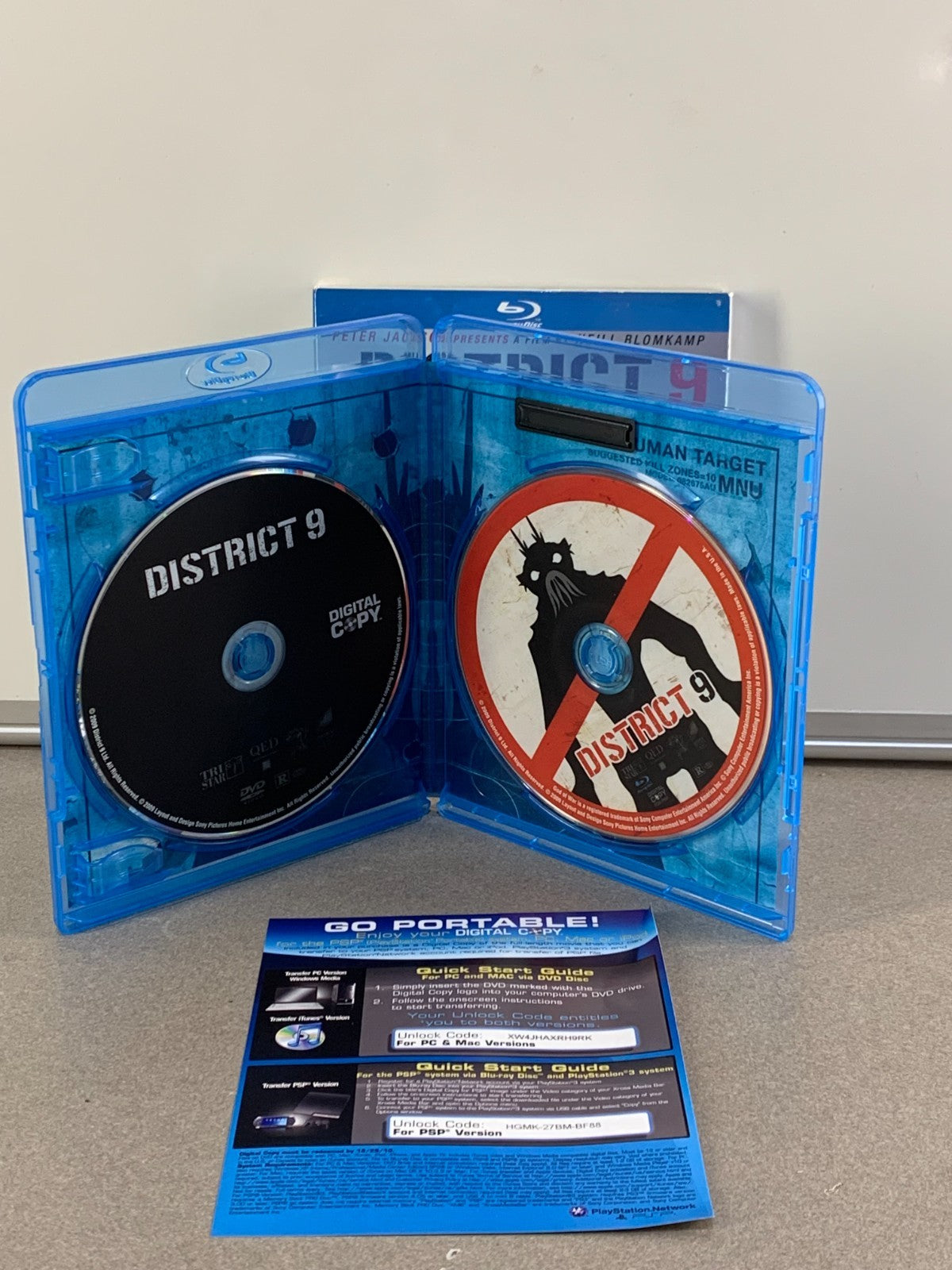 District 9 (Blu-Ray + DVD Disc, 2009, 2-Disc Set, With Slipcover)