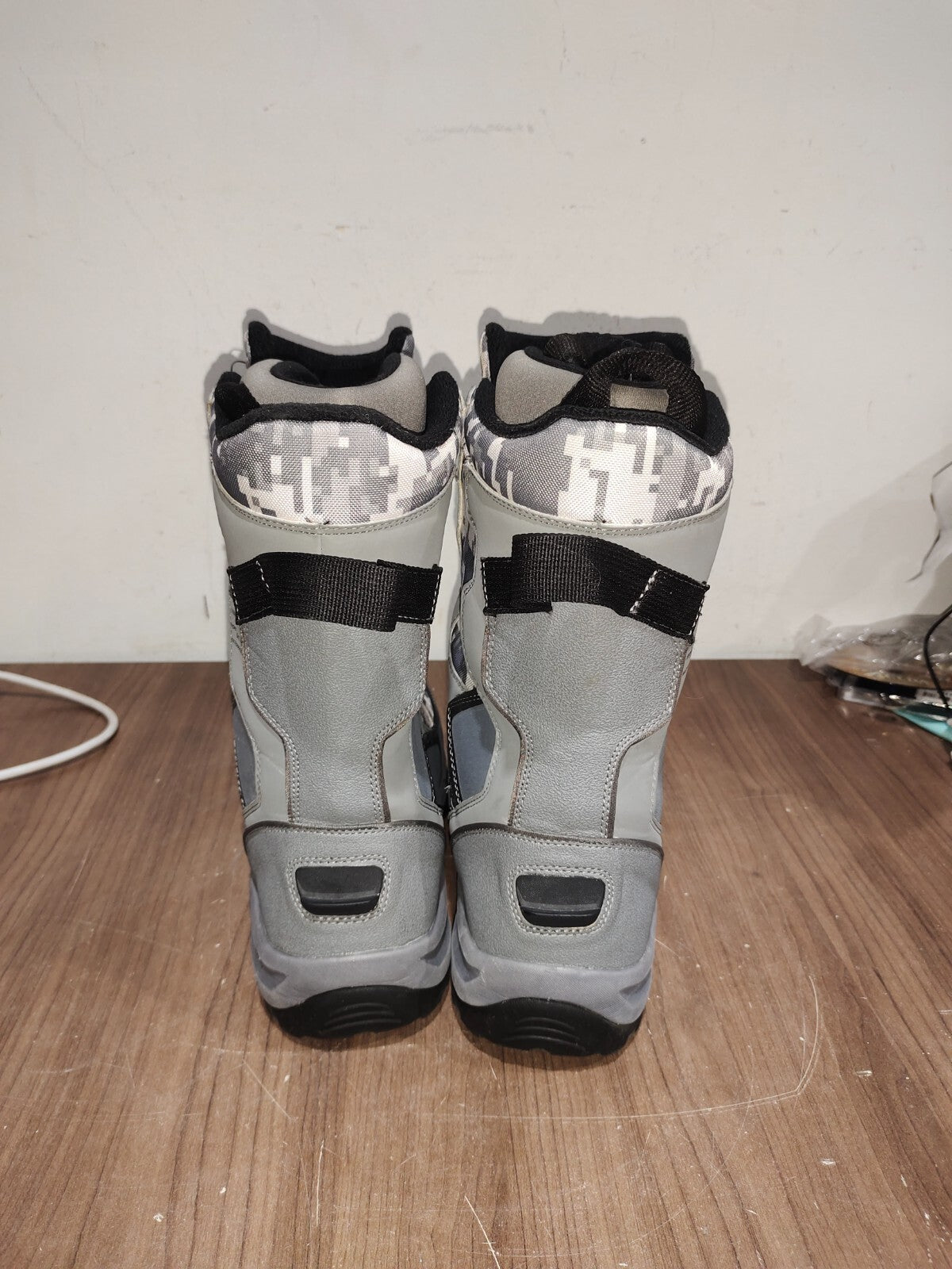 WindRiver Mens Winter Boot Size 12 Snow Leopard Waterproof Tarantula Grip BOA