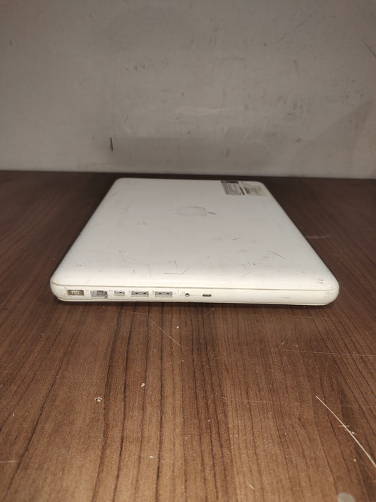 Apple MacBook A1342 13.3" Mid 2010 4 GB RAM 120 GB SSD Sierra - White